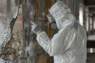 asbestos-surveyor-2n01-.jpg_11-YZ9Vq7oPBxfqnobN (2)